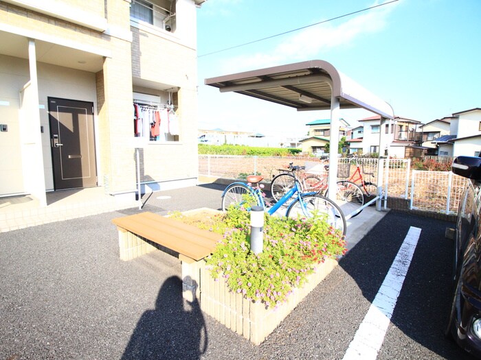 物件外観写真3　(駐車場)