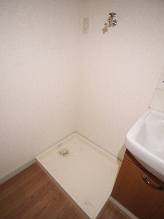 物件内観写真14　(洗濯機置場)