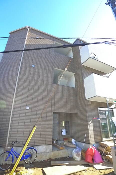 物件外観写真3　(エントランス部分)