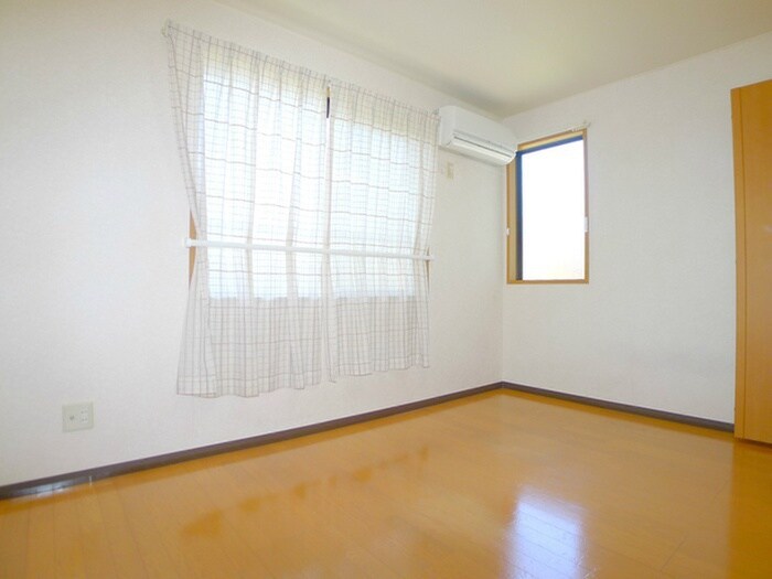 物件内観写真8　(室内からの展望)