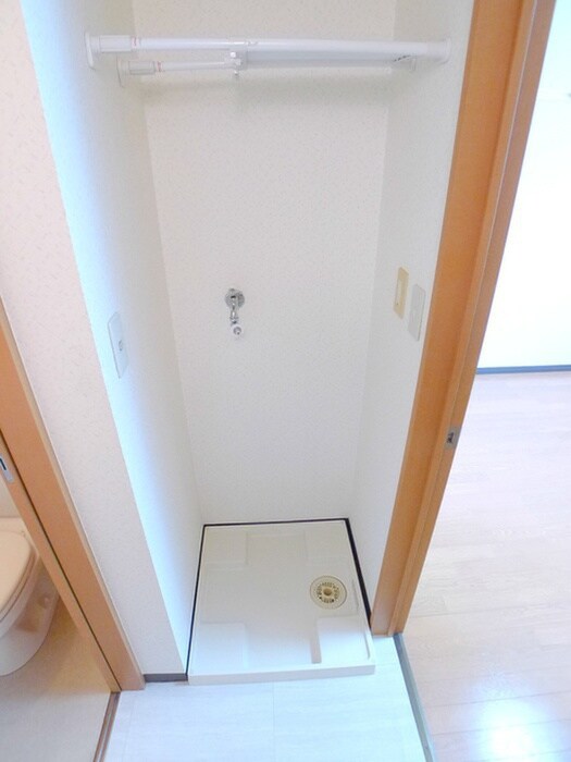 物件内観写真16　(洗濯機置場)