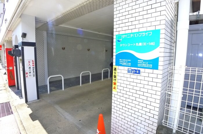 物件外観写真2　(エントランス部分)