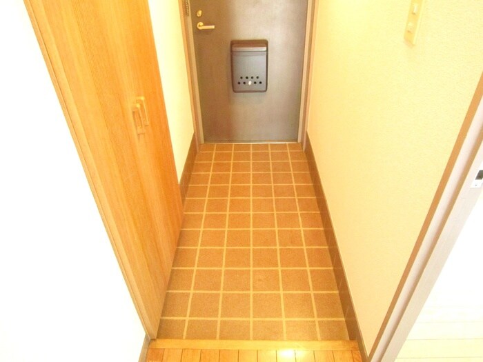 物件内観写真15　(玄関)