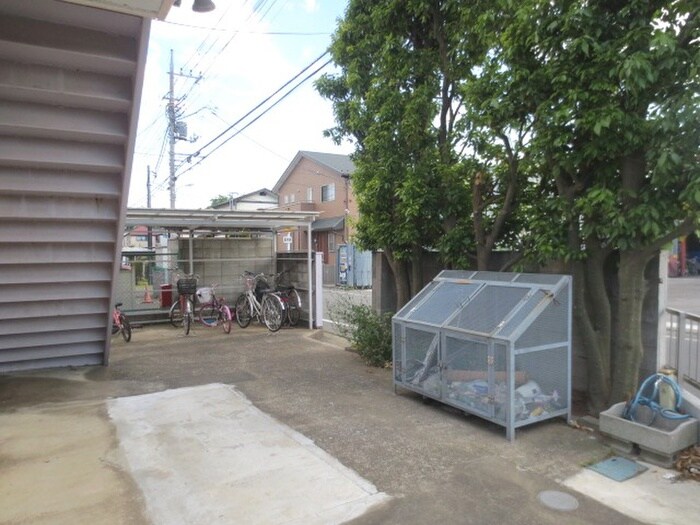 物件外観写真3　(駐輪場)