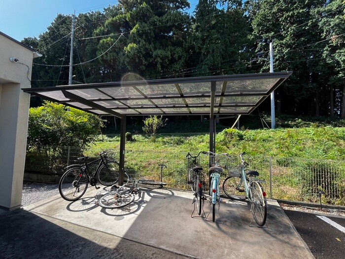 物件外観写真3　(駐輪場)