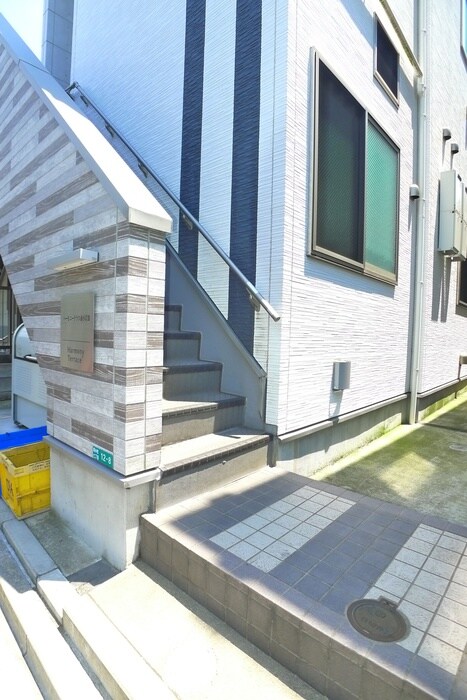 物件外観写真2　(エントランス部分)