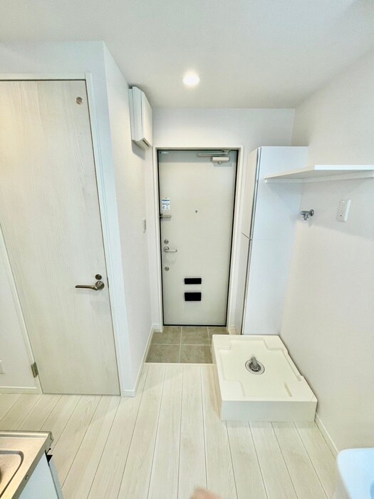 物件内観写真4　(玄関)