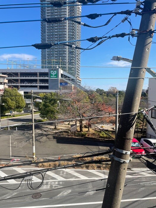 物件内観写真8　(室内からの展望)
