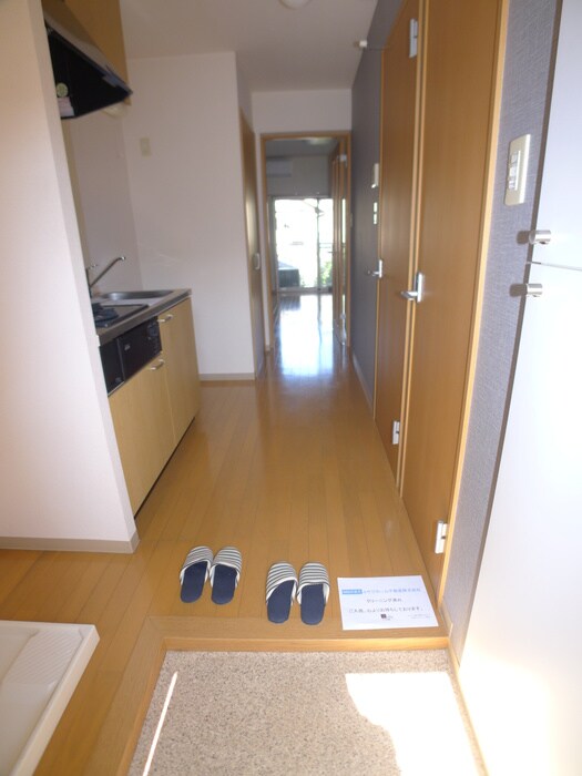 物件内観写真4　(玄関)