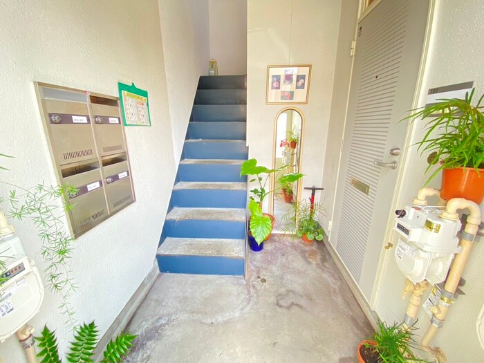 物件外観写真4　(エントランス部分)