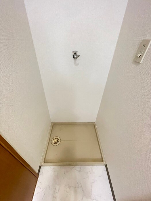 物件内観写真12　(洗濯機置場)