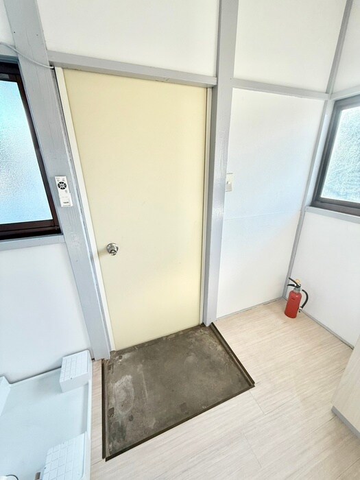 物件内観写真17　(玄関)