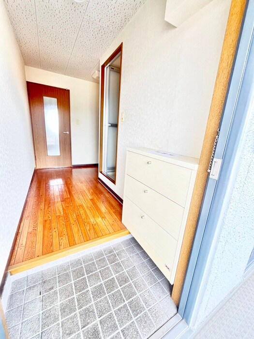 物件内観写真16　(玄関)