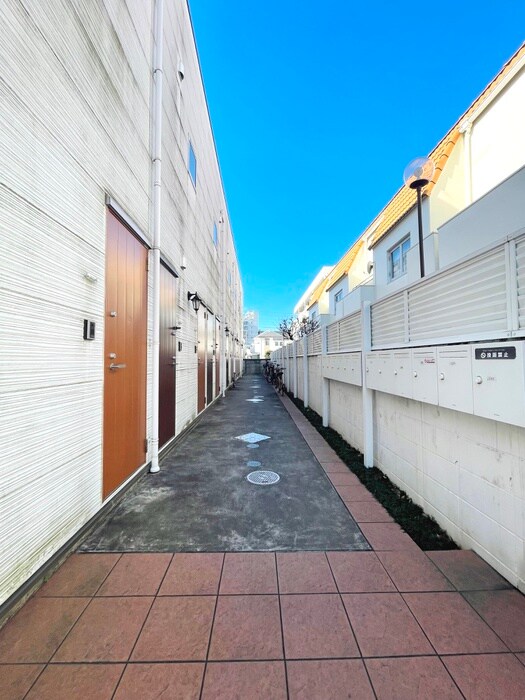 物件外観写真3　(エントランス部分)