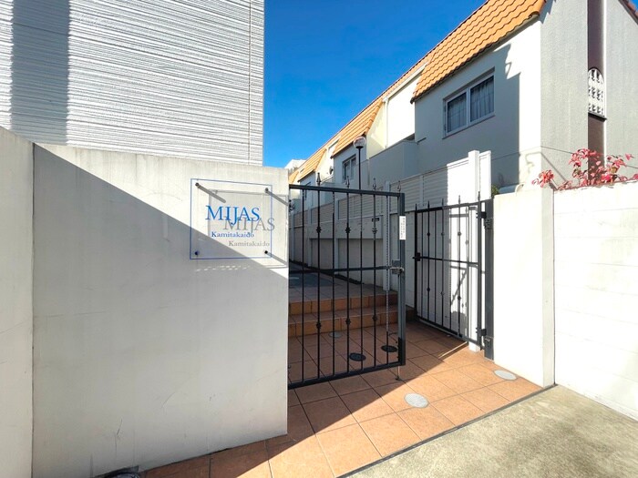 物件外観写真4　(エントランス部分)