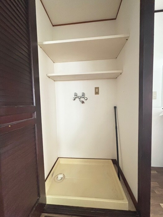 物件内観写真18　(洗濯機置場)