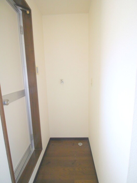 物件内観写真15　(洗濯機置場)