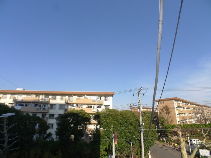 物件内観写真8　(室内からの展望)