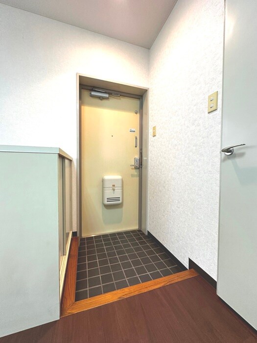 物件内観写真18　(玄関)