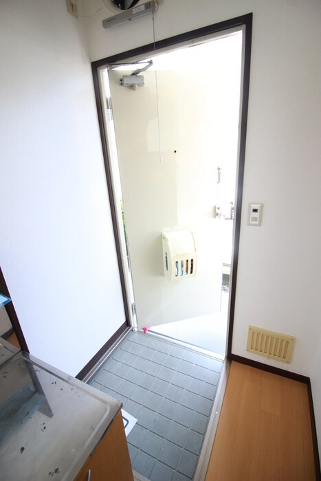 物件内観写真13　(玄関)