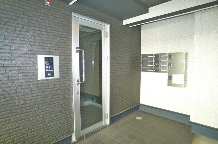 物件外観写真4　(エントランス部分)
