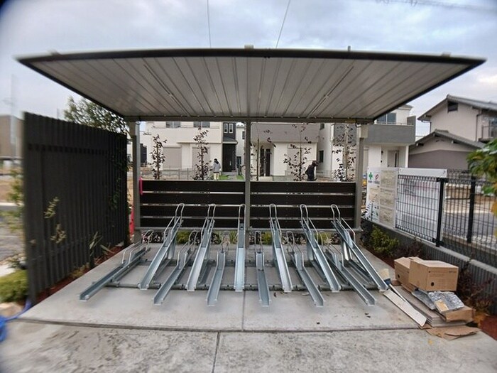 物件外観写真3　(駐輪場)