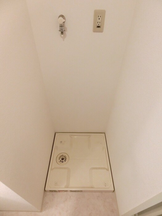 物件内観写真10　(洗濯機置場)