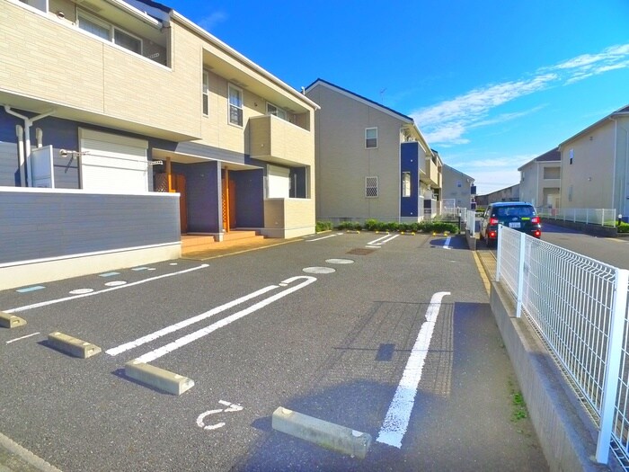 物件外観写真2　(駐車場)