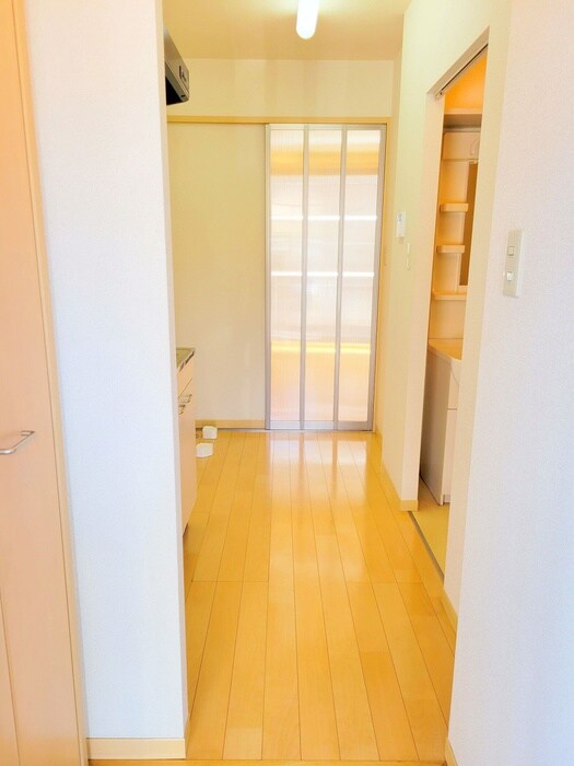 物件内観写真6　(玄関)