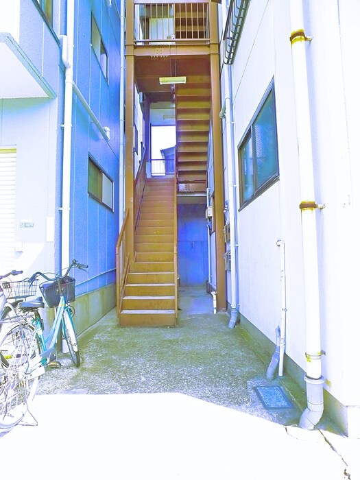 物件外観写真3　(エントランス部分)