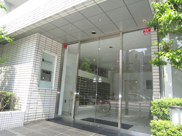 物件外観写真3　(エントランス部分)