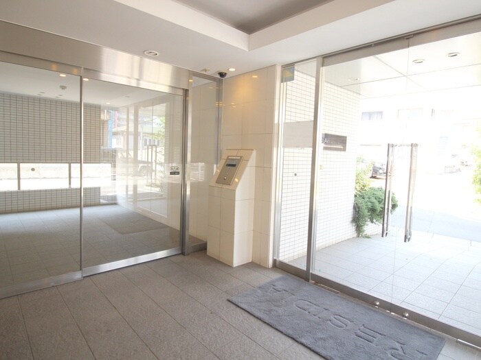 物件外観写真5　(エントランス部分)