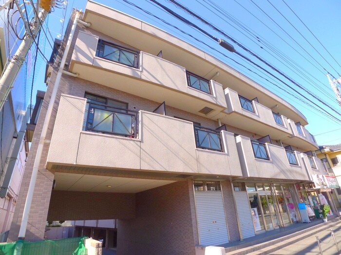 物件外観写真2　(エントランス部分)