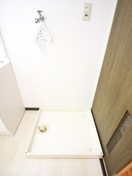 物件内観写真10　(洗濯機置場)