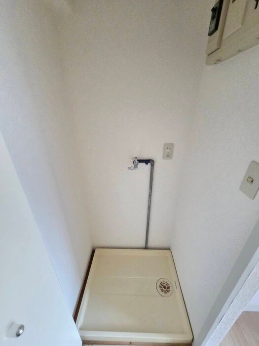 物件内観写真12　(洗濯機置場)