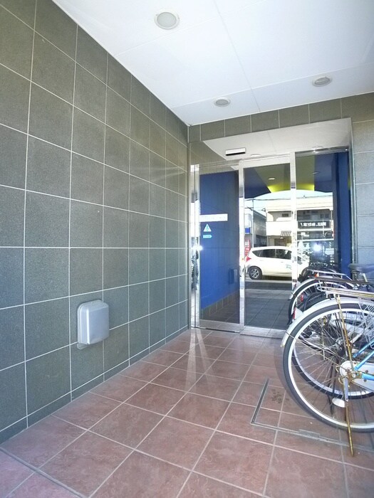 物件外観写真4　(エントランス部分)