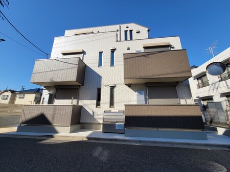 ＷＨＩＴＥ　ＰＡＬＡＣＥ外観写真