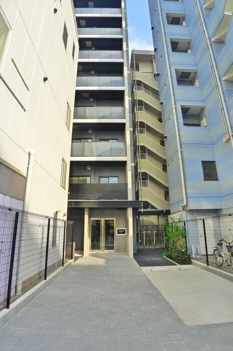 物件外観写真2　(エントランス部分)