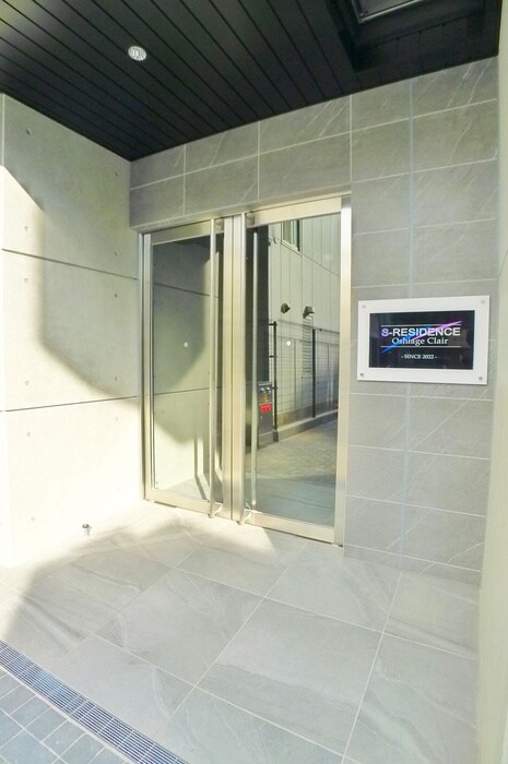 物件外観写真3　(エントランス部分)