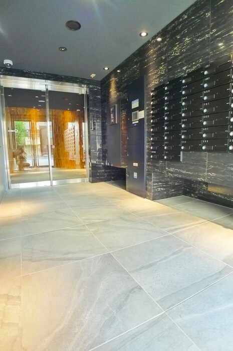 物件外観写真4　(エントランス部分)