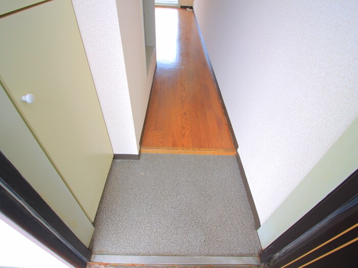 物件内観写真16　(玄関)