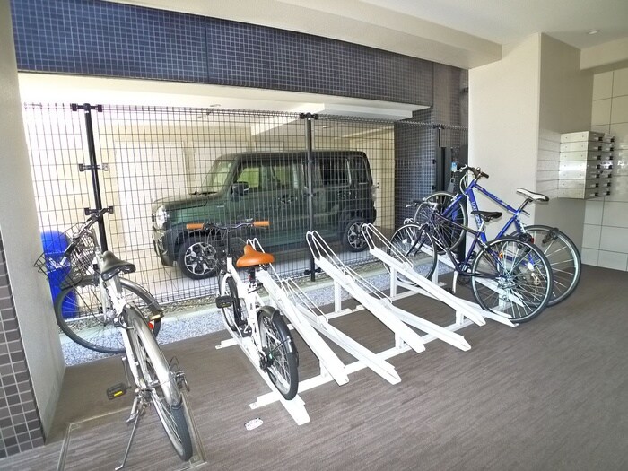 物件外観写真3　(駐輪場)