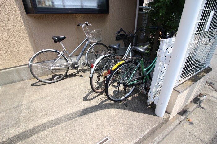 物件外観写真4　(駐輪場)