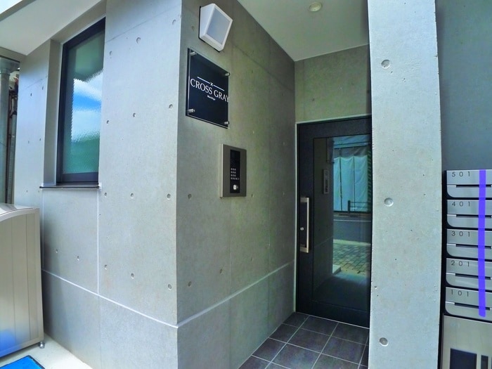 物件外観写真3　(エントランス部分)