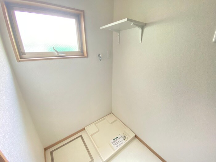 物件内観写真13　(洗濯機置場)