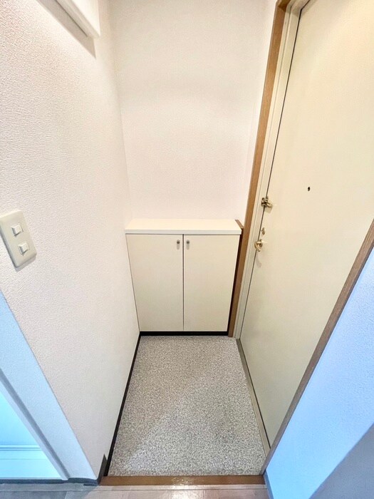 物件内観写真12　(玄関)