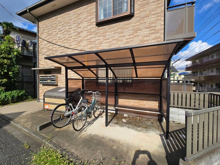物件外観写真4　(駐輪場)