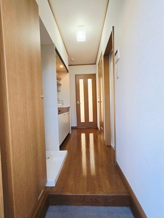 物件内観写真16　(玄関)