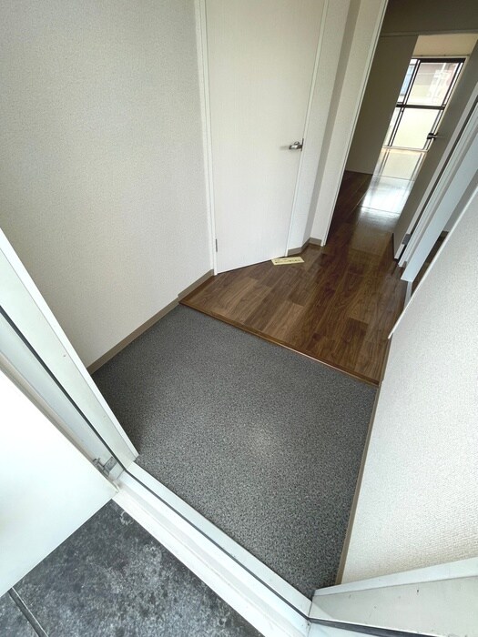 物件内観写真16　(玄関)
