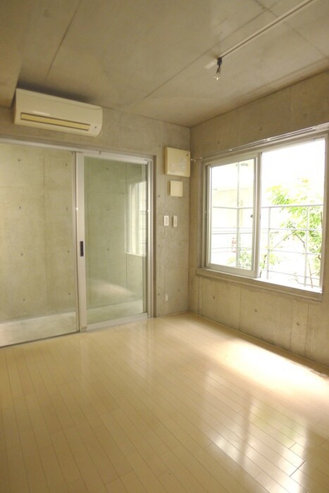 物件内観写真12　(室内からの展望)